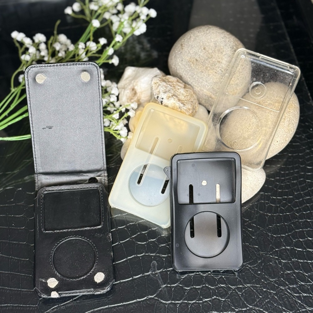 Black and Clear iPod Case Holder Set